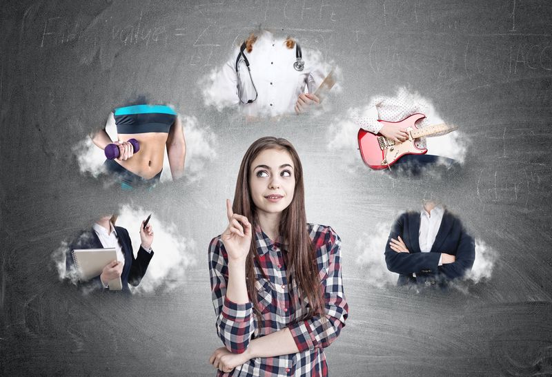 STARTLAB Jeune pensant à ses futurs métiers